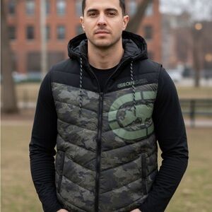 ECKO  Unlimited Men’s Camouflage Vest - Black and Green. Size M
